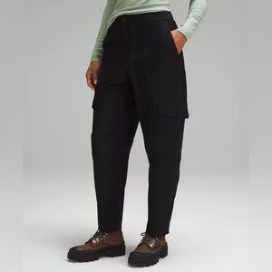 Lululemon Light Utilitech Cargo Pocket High-Rise Pant cropped